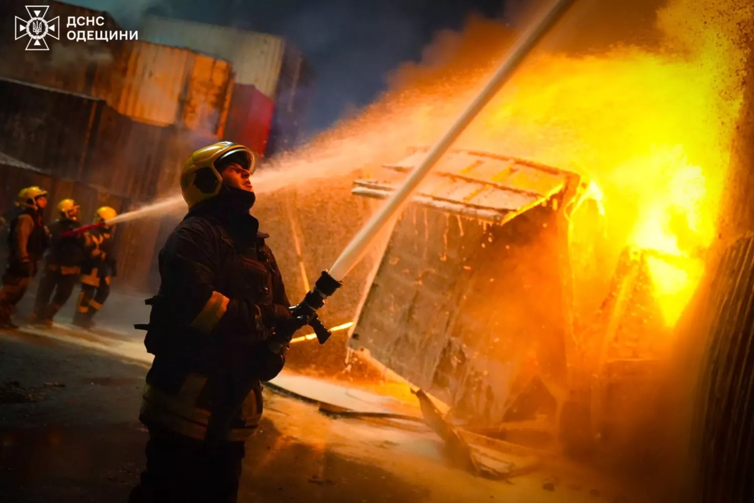 Наслідки обстрілу Одещини 2 квітня. Фото: ДСНС