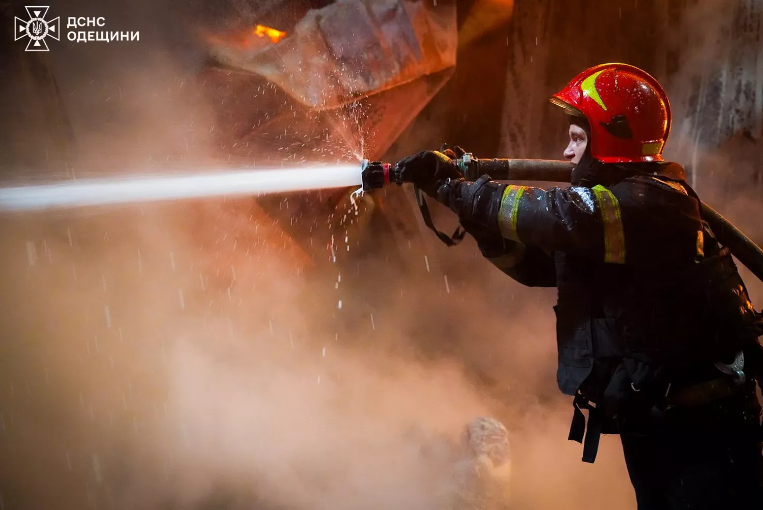 Наслідки обстрілу Одещини 2 квітня. Фото: ДСНС