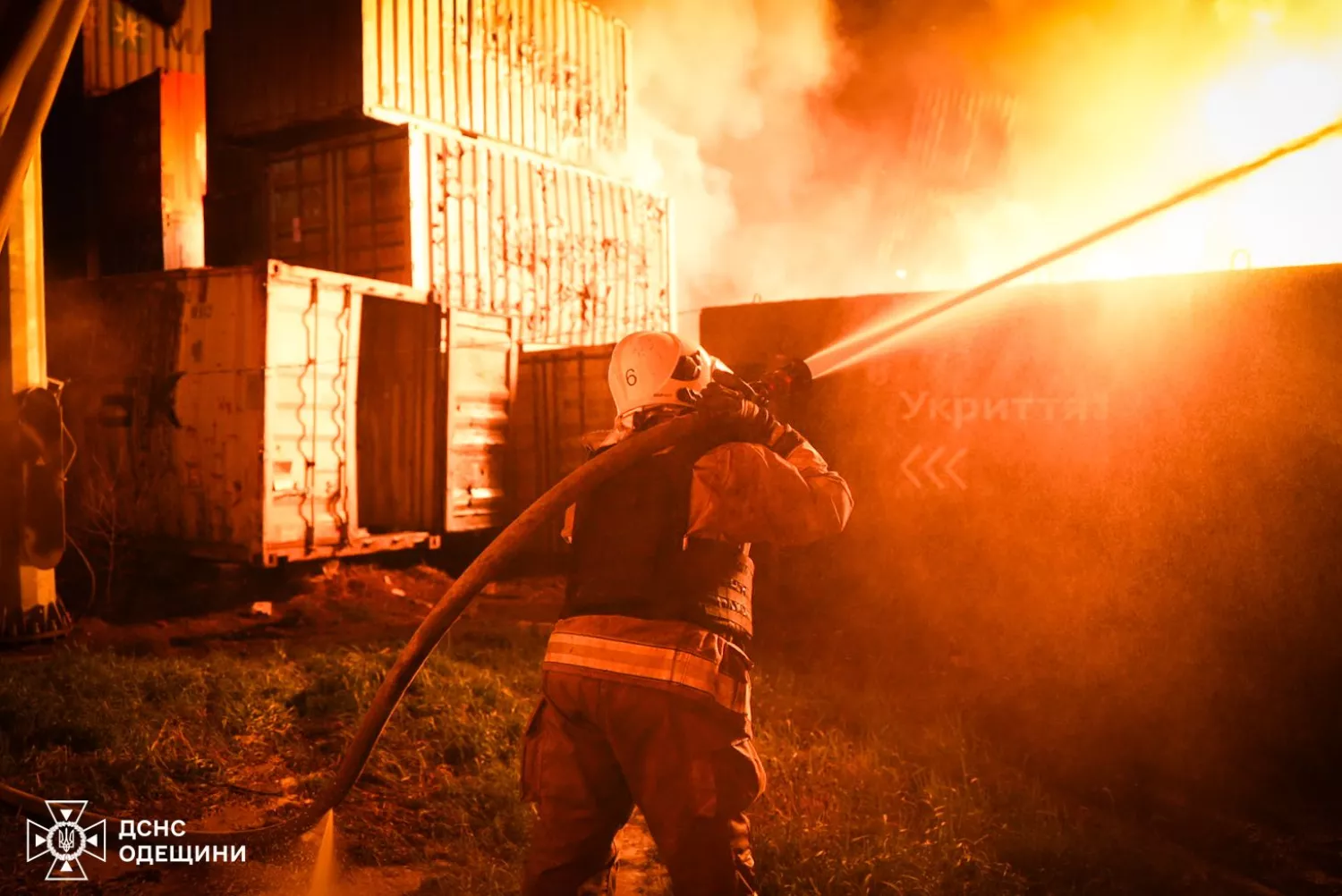 Наслідки обстрілу Одещини 2 квітня. Фото: ДСНС