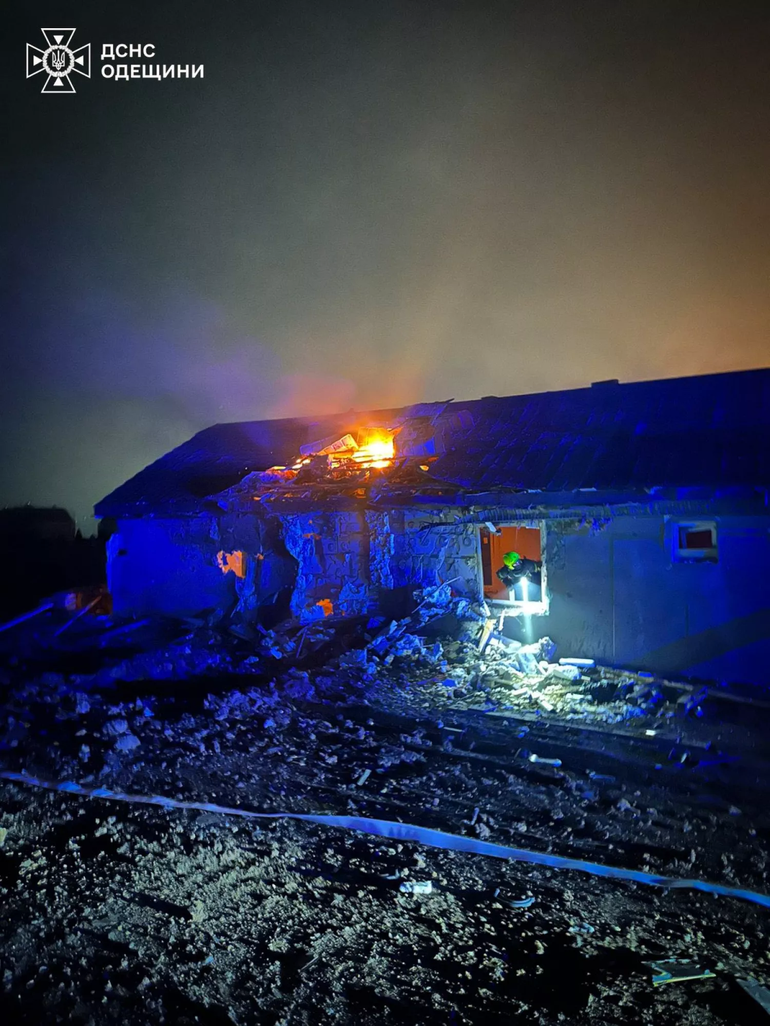 Наслідки обстрілу Одещини 2 квітня. Фото: ДСНС