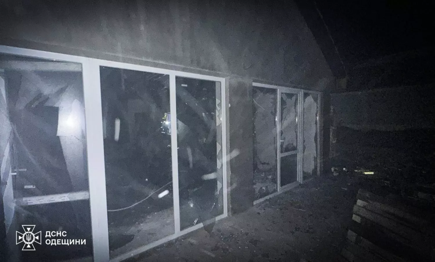 Наслідки обстрілу Одещини 2 квітня. Фото: ДСНС