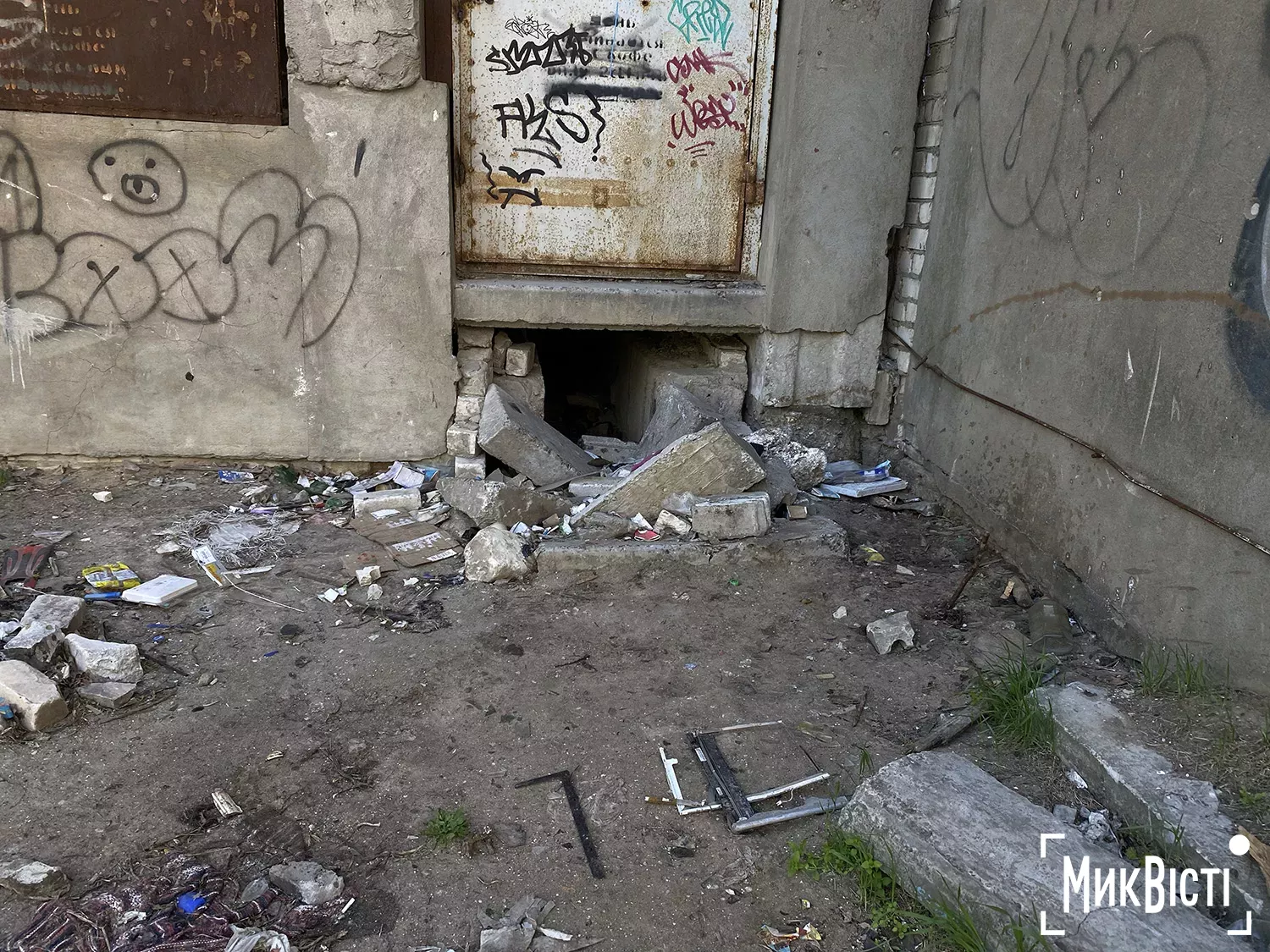 Закинута багатоповерхівка, фото НикВести