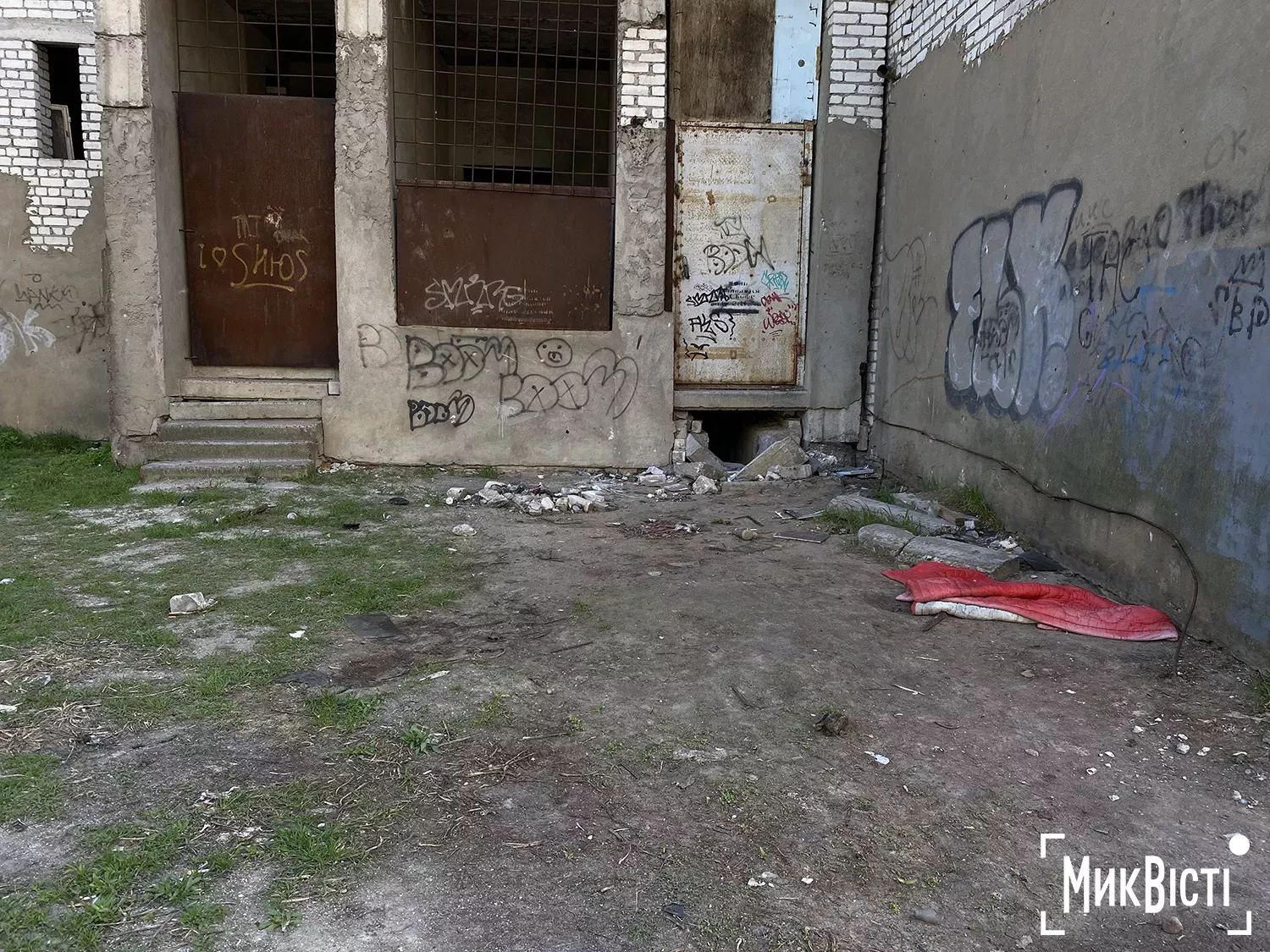 Закинута багатоповерхівка, фото НикВести