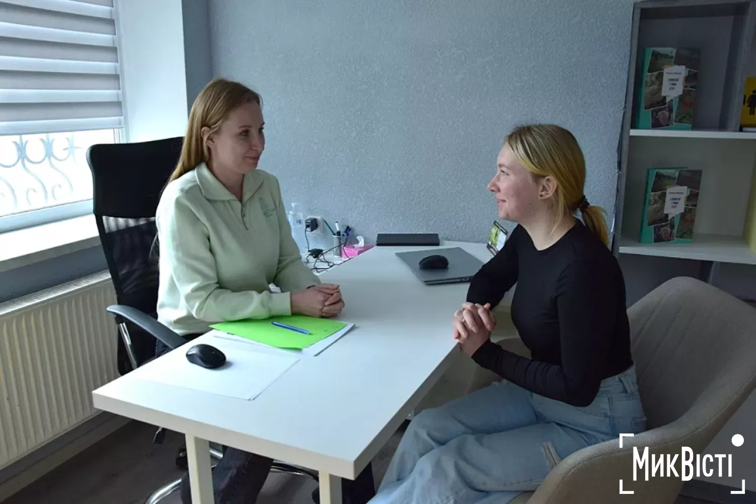 Фахівці супроводу ветерана Тетяна та Аліна. Фото: МикВісті