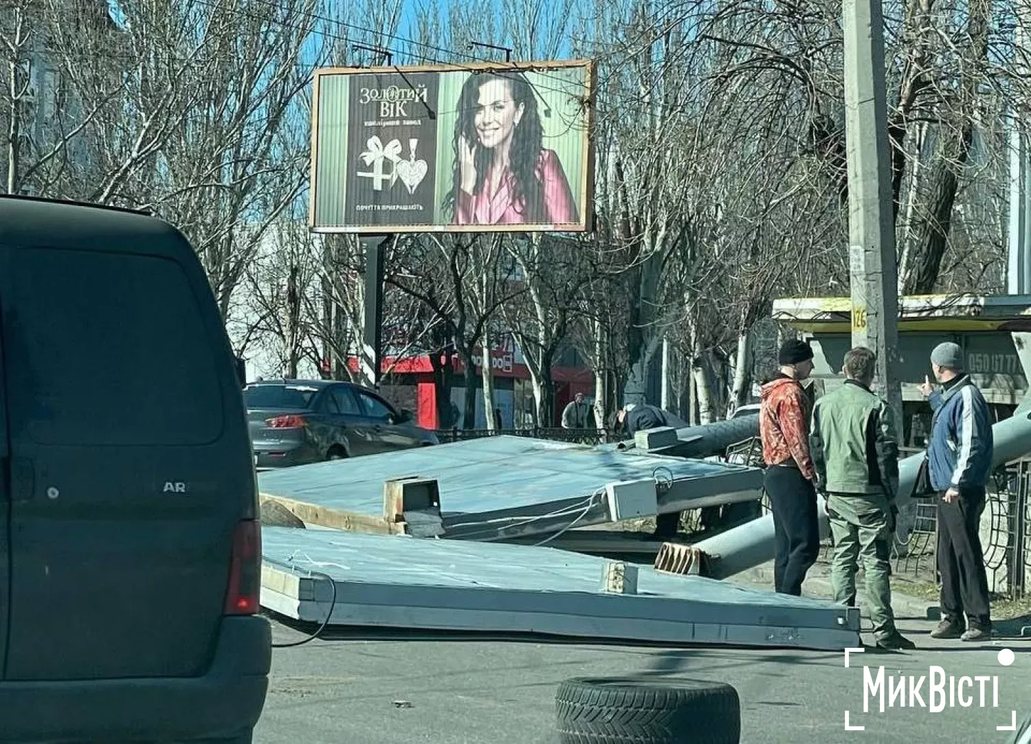 Демонтаж рекламних конструкцій  у Миколаєві у 2022 році. Архівне фото НикВести