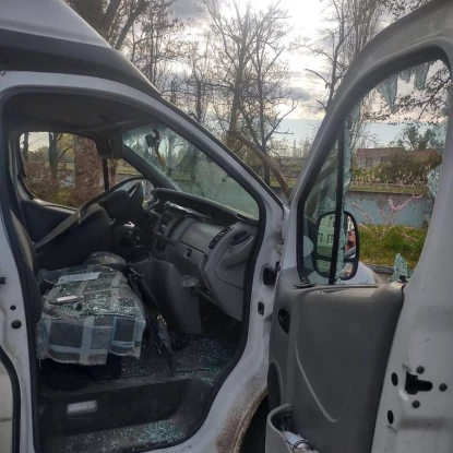 Дрон влучив у авто з хлібом у Херсоні 22 квітня. Фото: Олександра Колошко