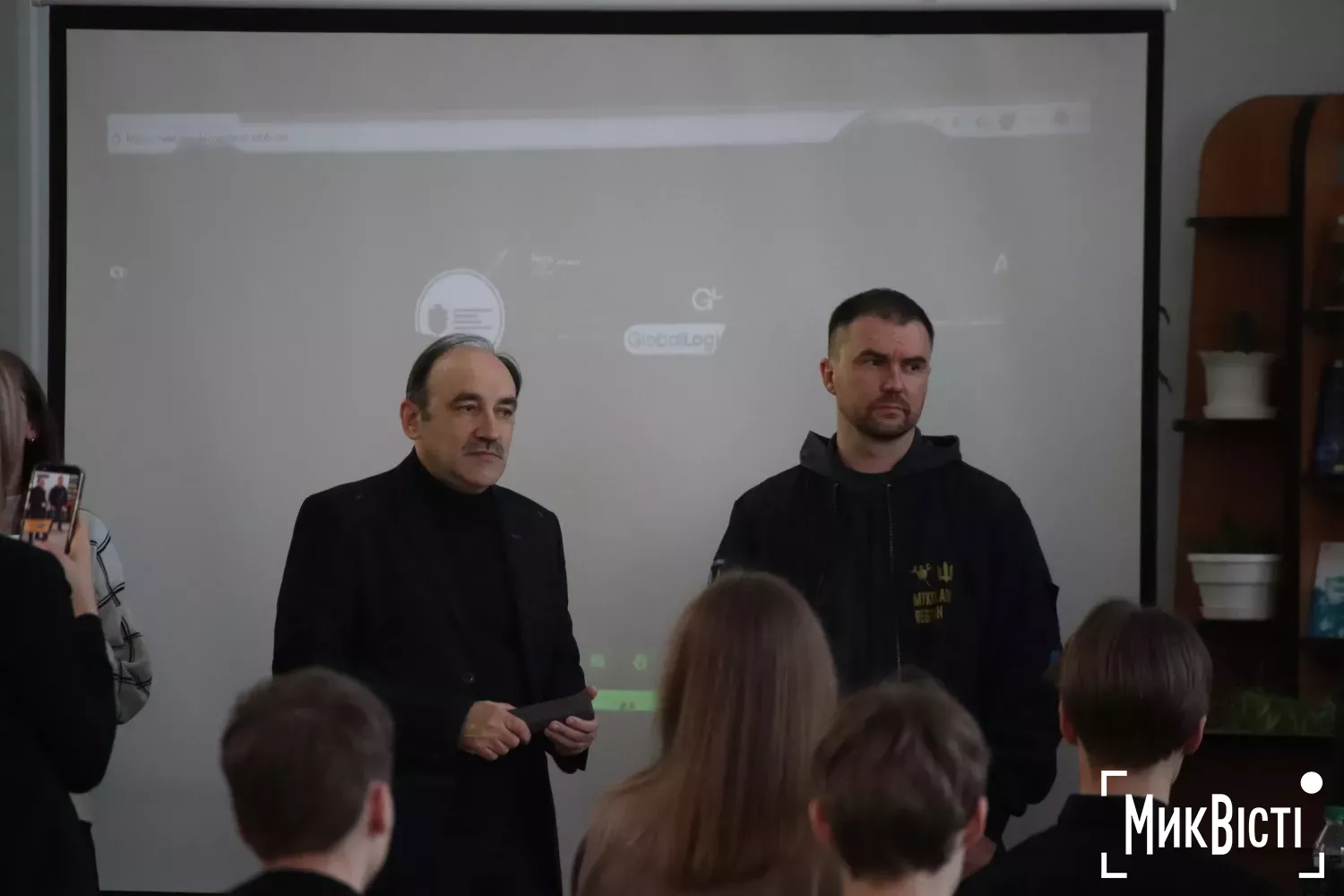 Перший проректор миколаївської Могилянки Юрій Котляр та заступник начальника Миколаївської ОВА з питань цифровізації В’ячеслав Базаренко. Фото: МикВісті