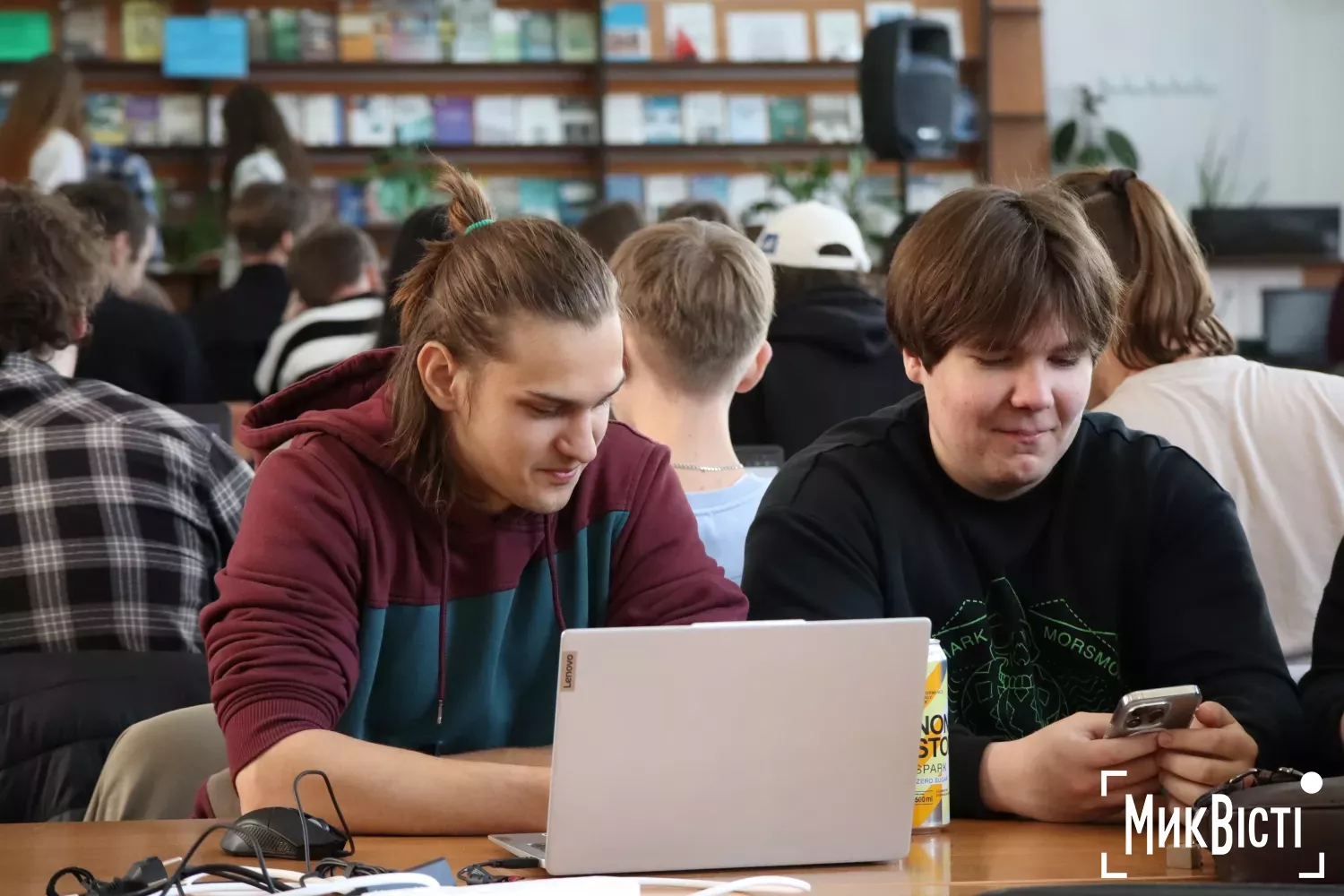 Перший проректор миколаївської Могилянки Юрій Котляр та заступник начальника Миколаївської ОВА з питань цифровізації В’ячеслав Базаренко. Фото: МикВісті