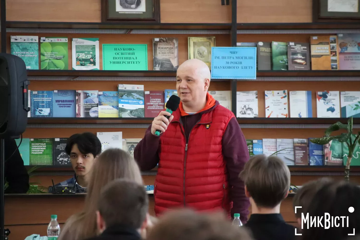 Перший проректор миколаївської Могилянки Юрій Котляр та заступник начальника Миколаївської ОВА з питань цифровізації В’ячеслав Базаренко. Фото: МикВісті