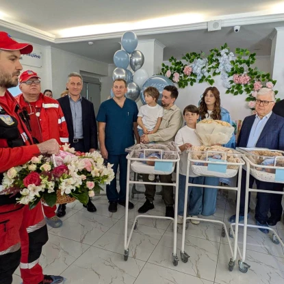 В Одесі з пологового будинку виписали трійню, яку врятували після атаки дрона. Фото: Одеська міська рада