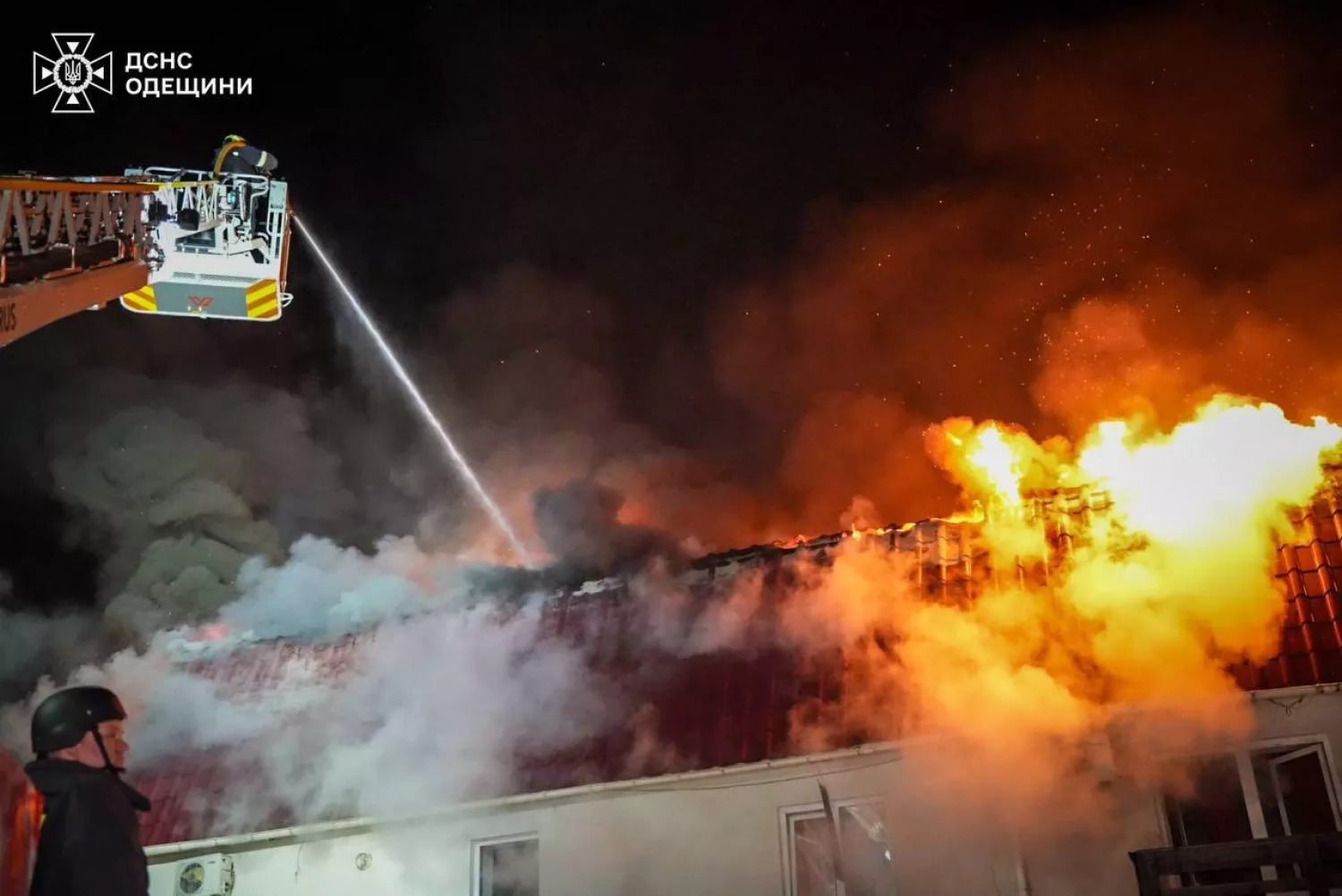 Наслідки обстрілу Одеси 24 квітня. Фото: ДСНС