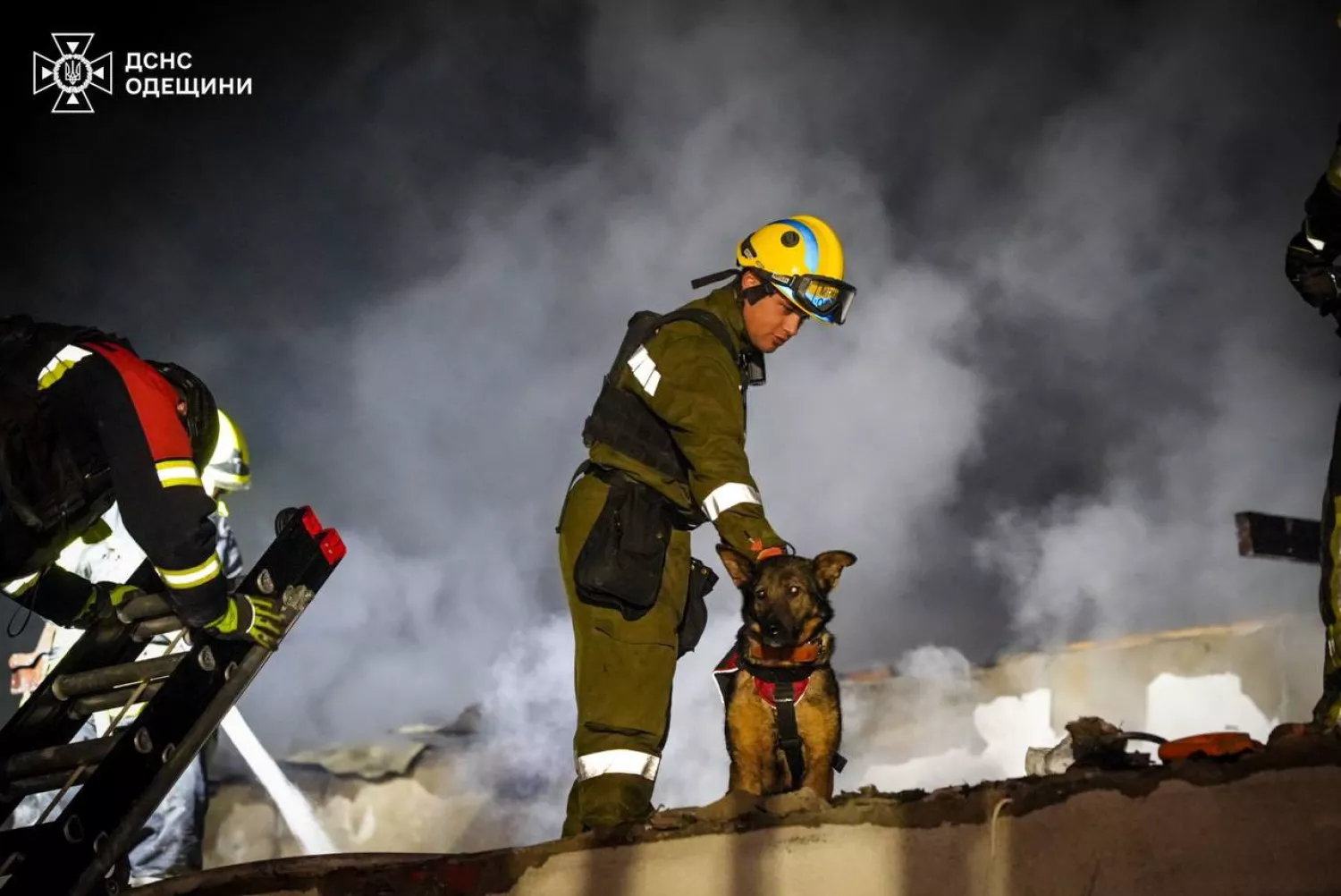 Наслідки обстрілу Одеси 24 квітня. Фото: ДСНС