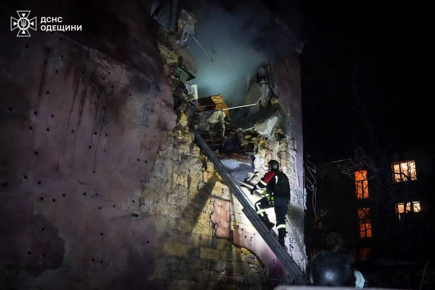 Наслідки обстрілу Одеси 24 квітня. Фото: ДСНС