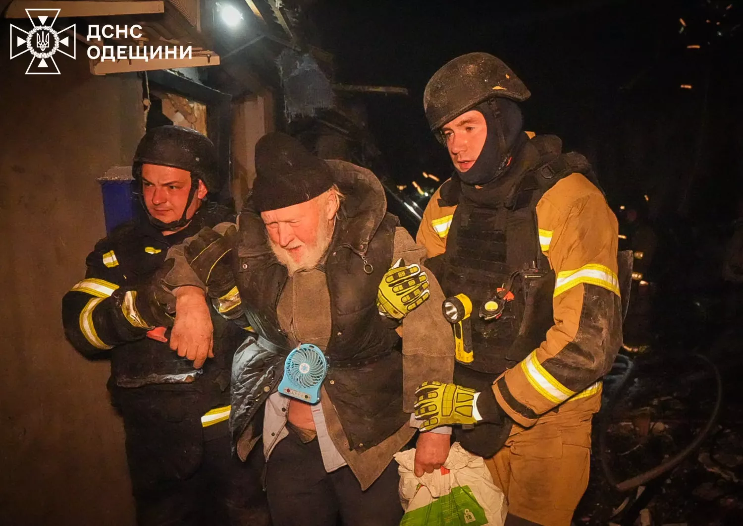 Наслідки обстрілу Одеси 24 квітня. Фото: ДСНС