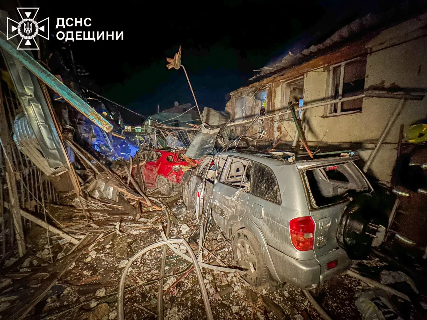 Наслідки обстрілу Одеси 24 квітня. Фото: ДСНС