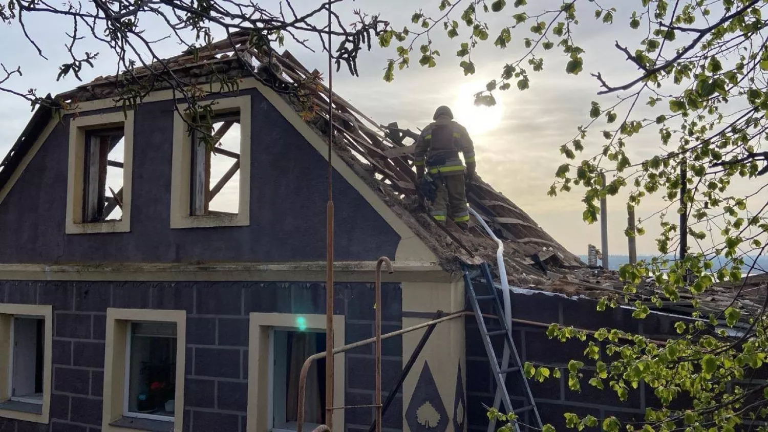 Наслідки обстрілу Миколаївщини 24 квітня. Фото: Миколаївська ОВА