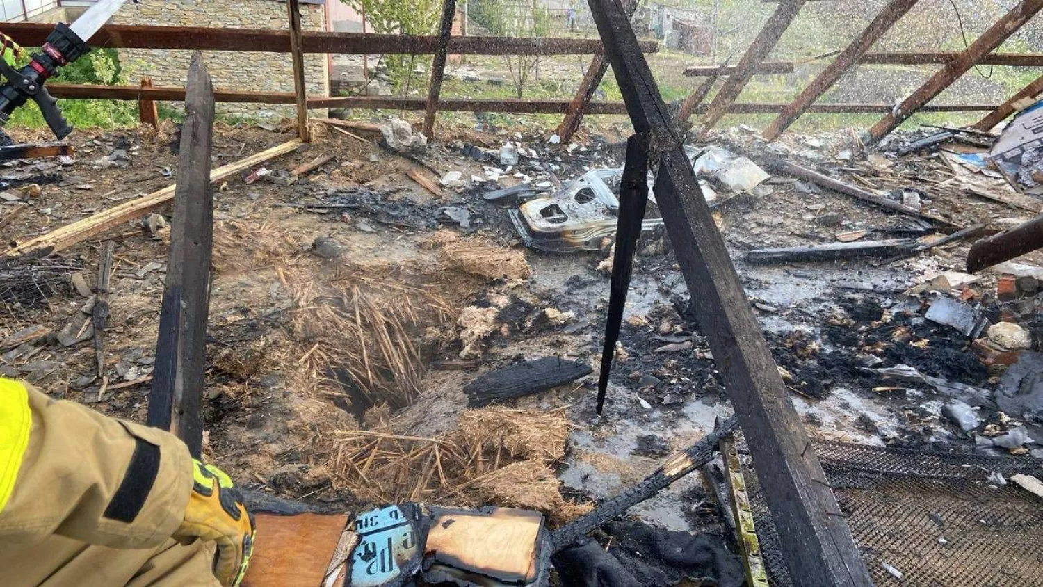 Наслідки обстрілу Миколаївщини 24 квітня. Фото: Миколаївська ОВА