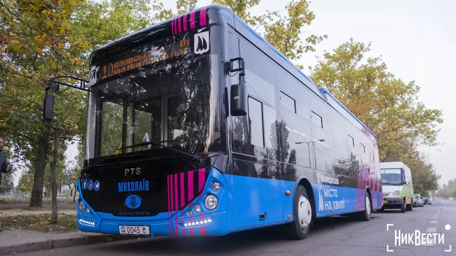 Тролейбус на автономному ході у Миколаєві. Фото: НикВести