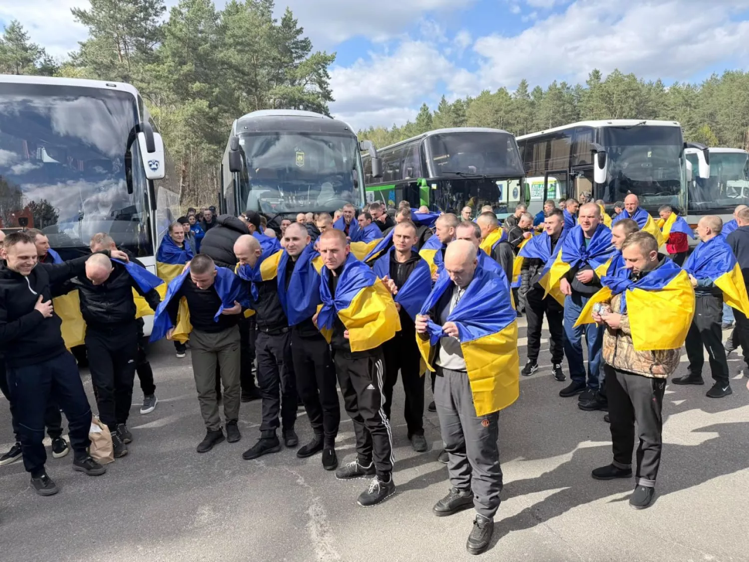 193 українські захисники повернулися з російського полону. Фото: Офіс президента