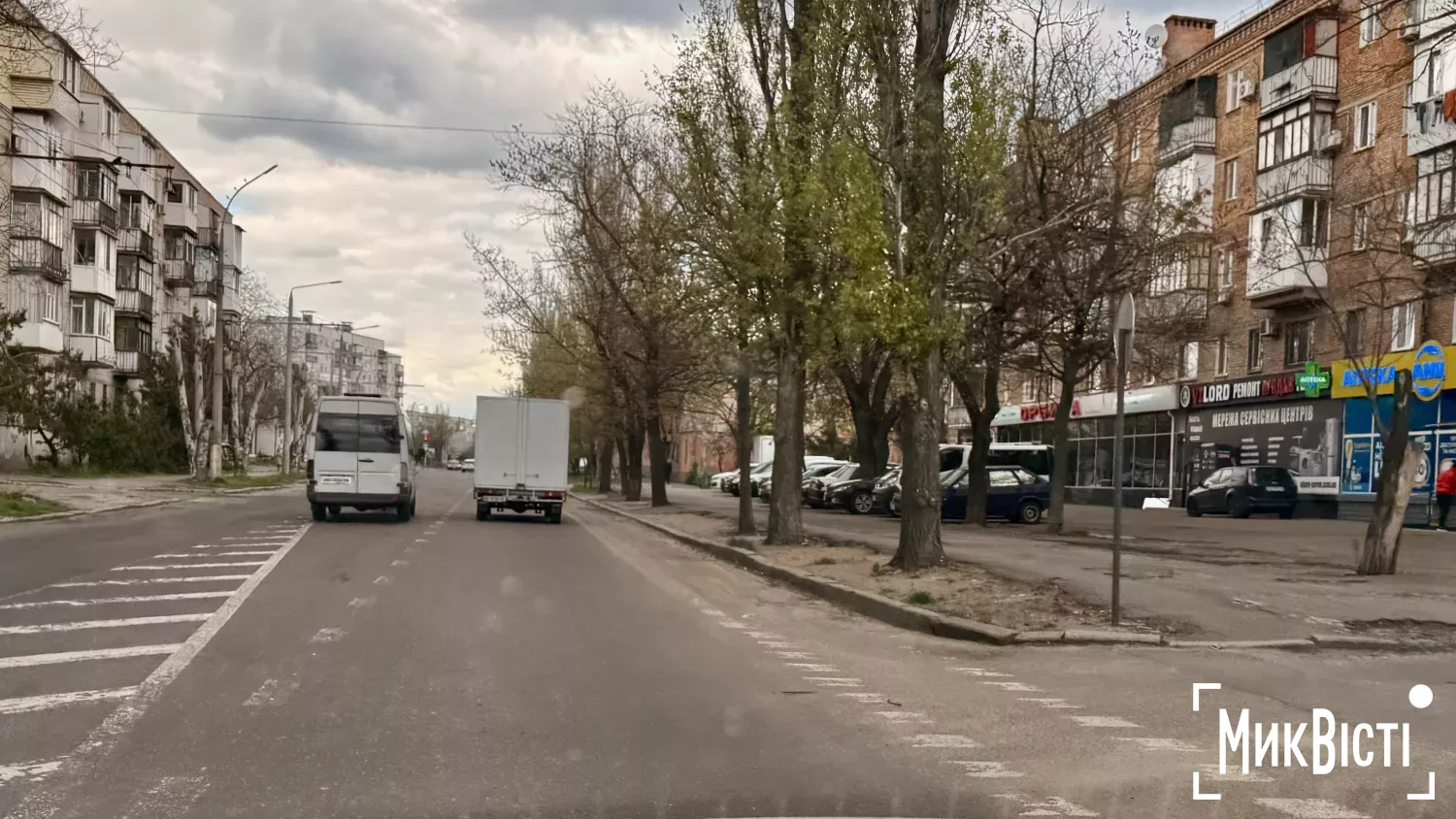 Виглядає узбіччя дороги по вулиці Генерала Олекси Алмазова (Генерала Карпенка) на 20 квітня. Фото: НикВести