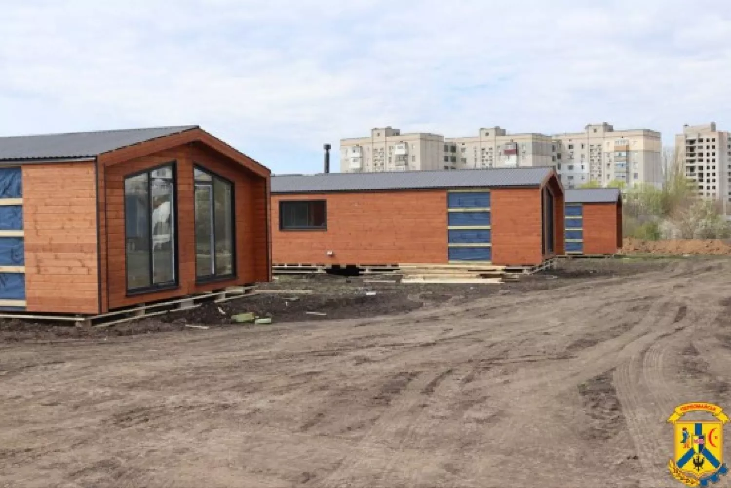 У Первомайську встановили перші модульні будинки для переселенців. Фото: Первомайська міська рада