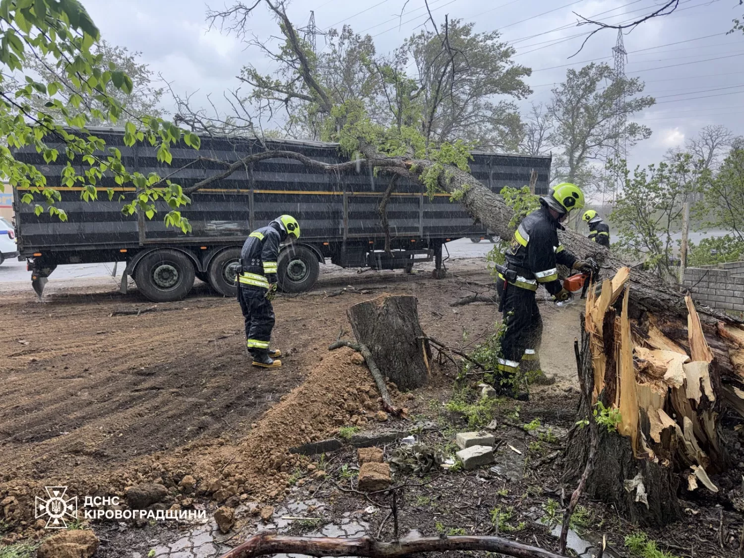 Наслідки негоди в Україні. Фото ДСНС