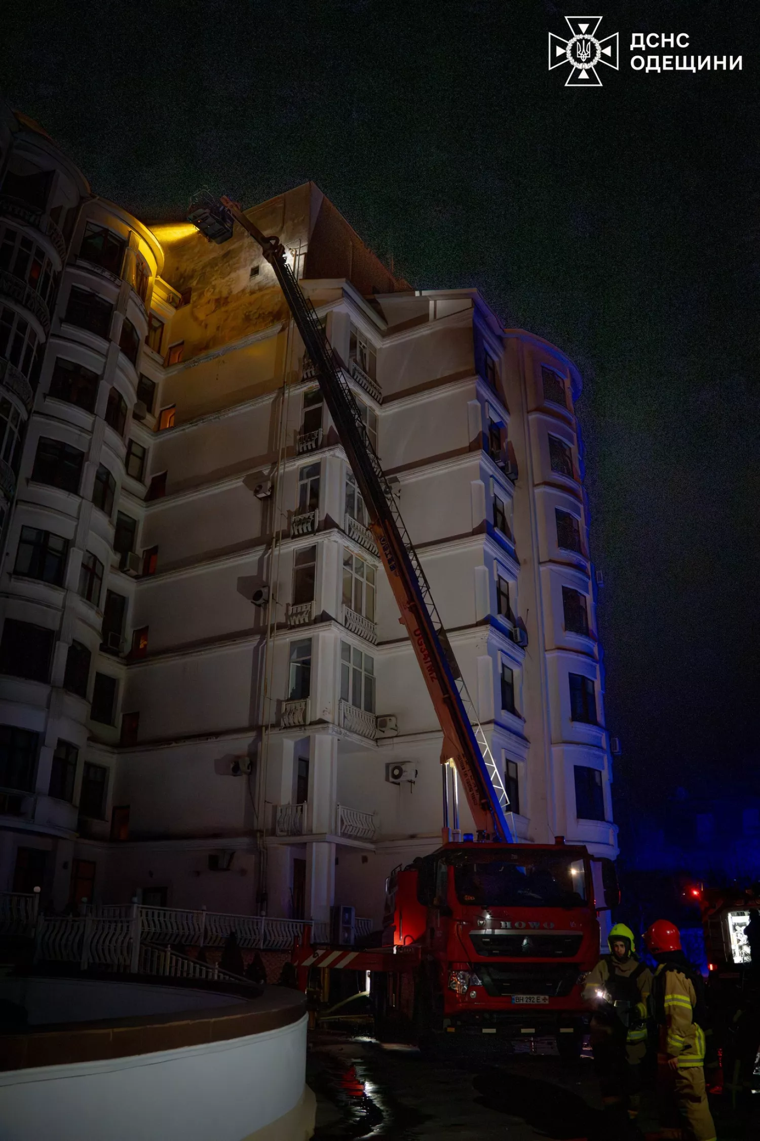 Наслідки обстрілу Одеси 27 квітня. Фото: ДСНС