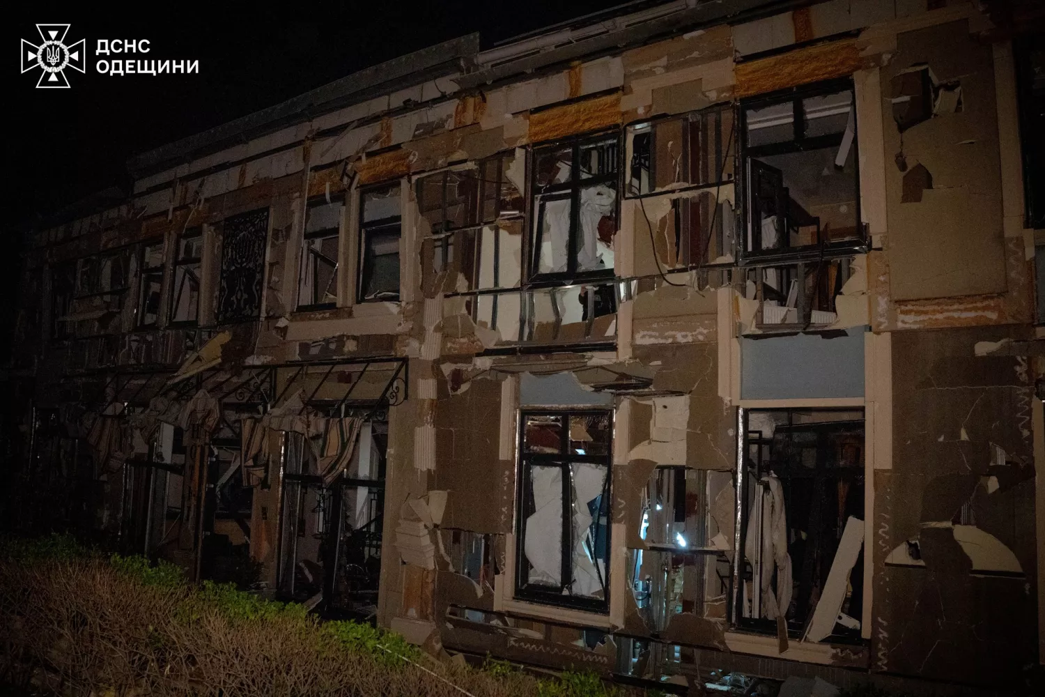 Наслідки обстрілу Одеси 27 квітня. Фото: ДСНС