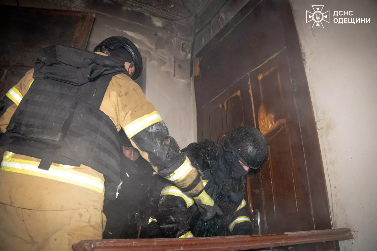 Наслідки обстрілу Одеси 27 квітня. Фото: ДСНС