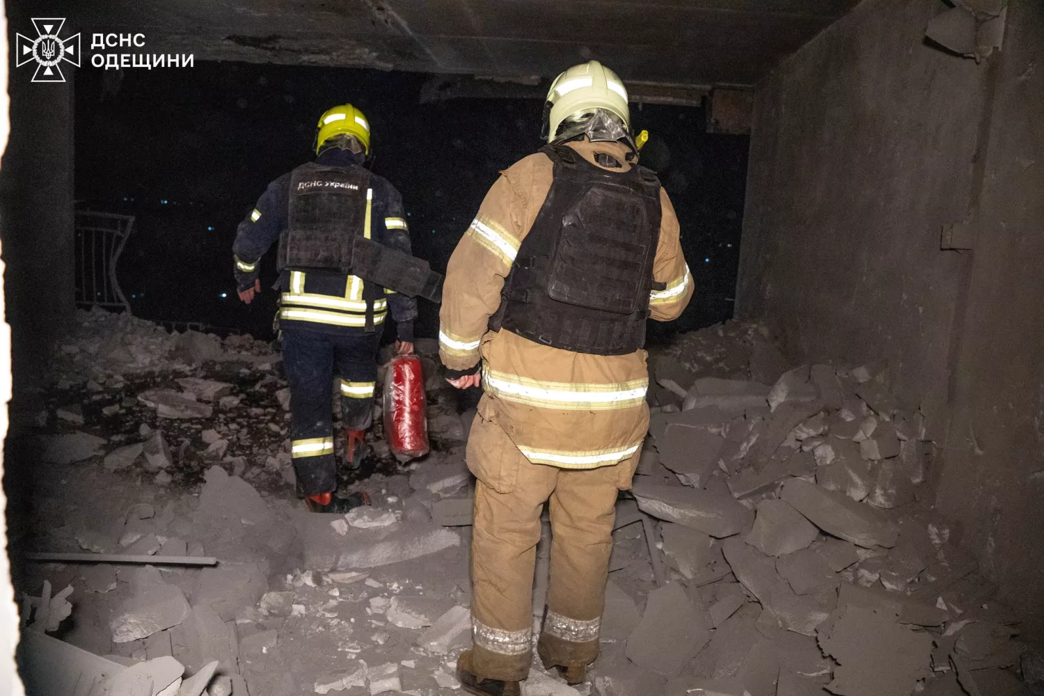 Наслідки обстрілу Одеси 27 квітня. Фото: ДСНС