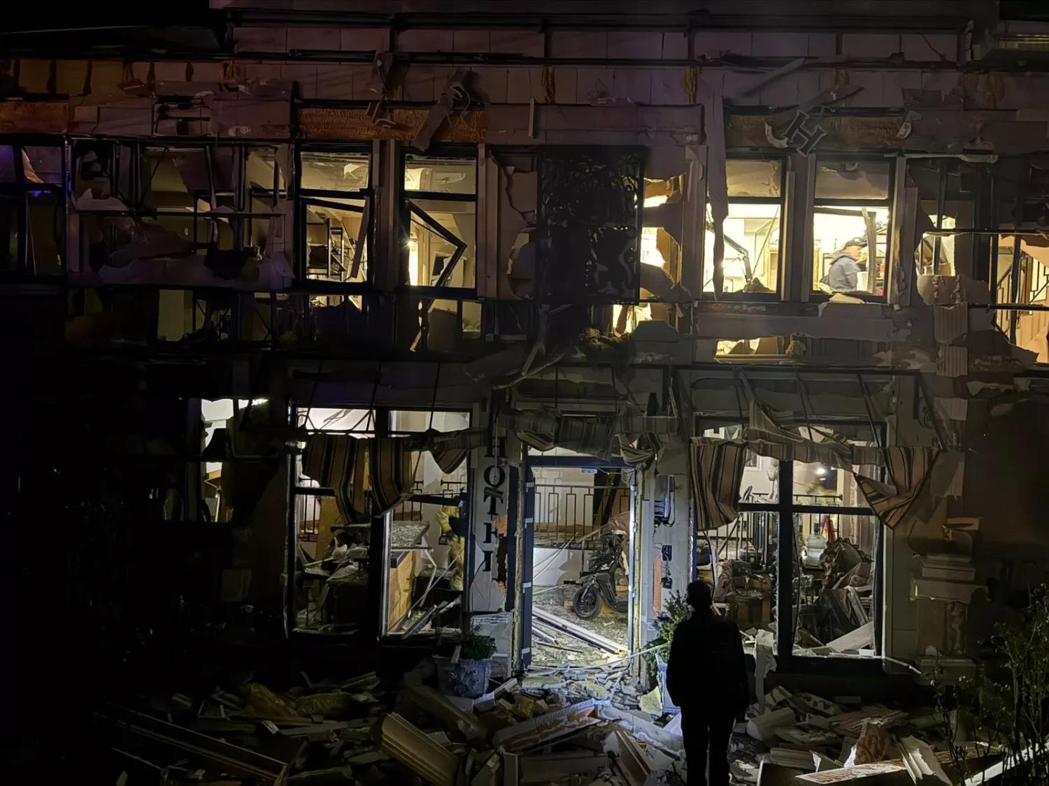 Наслідки обстрілу Одеси 27 квітня. Фото: ОВА