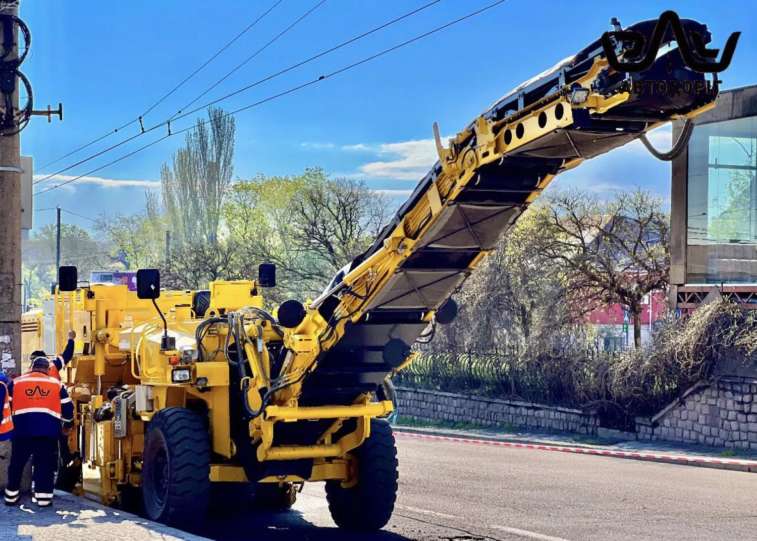 На проспекті Богоявленському у Миколаєві ремонтують дорогу: можливе обмеження руху. Фото: КП &laquo;ЕЛУ Автодоріг&raquo;