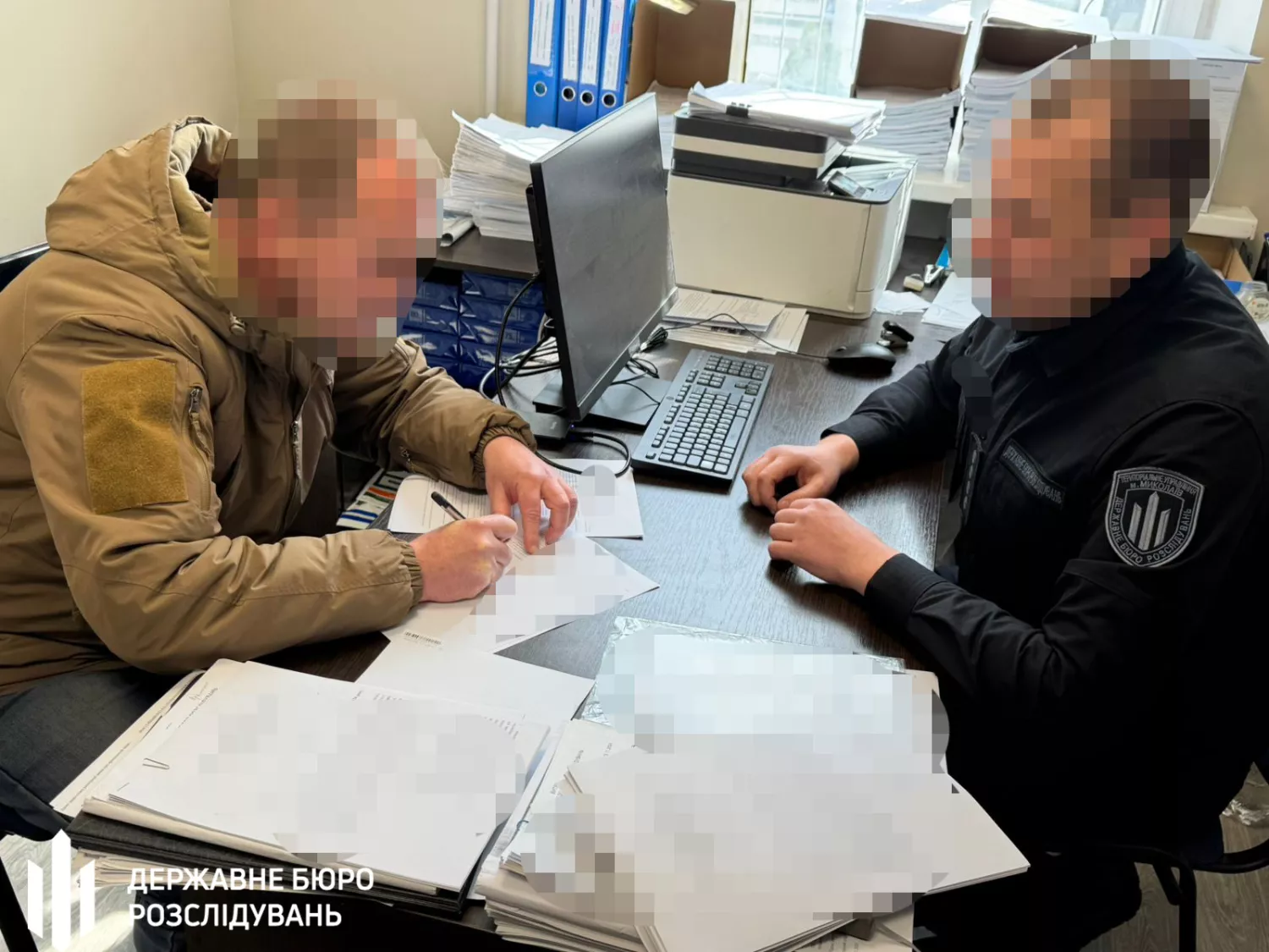 Правоохоронці викрили організатора схеми. Фото: Державне бюро розслідувань