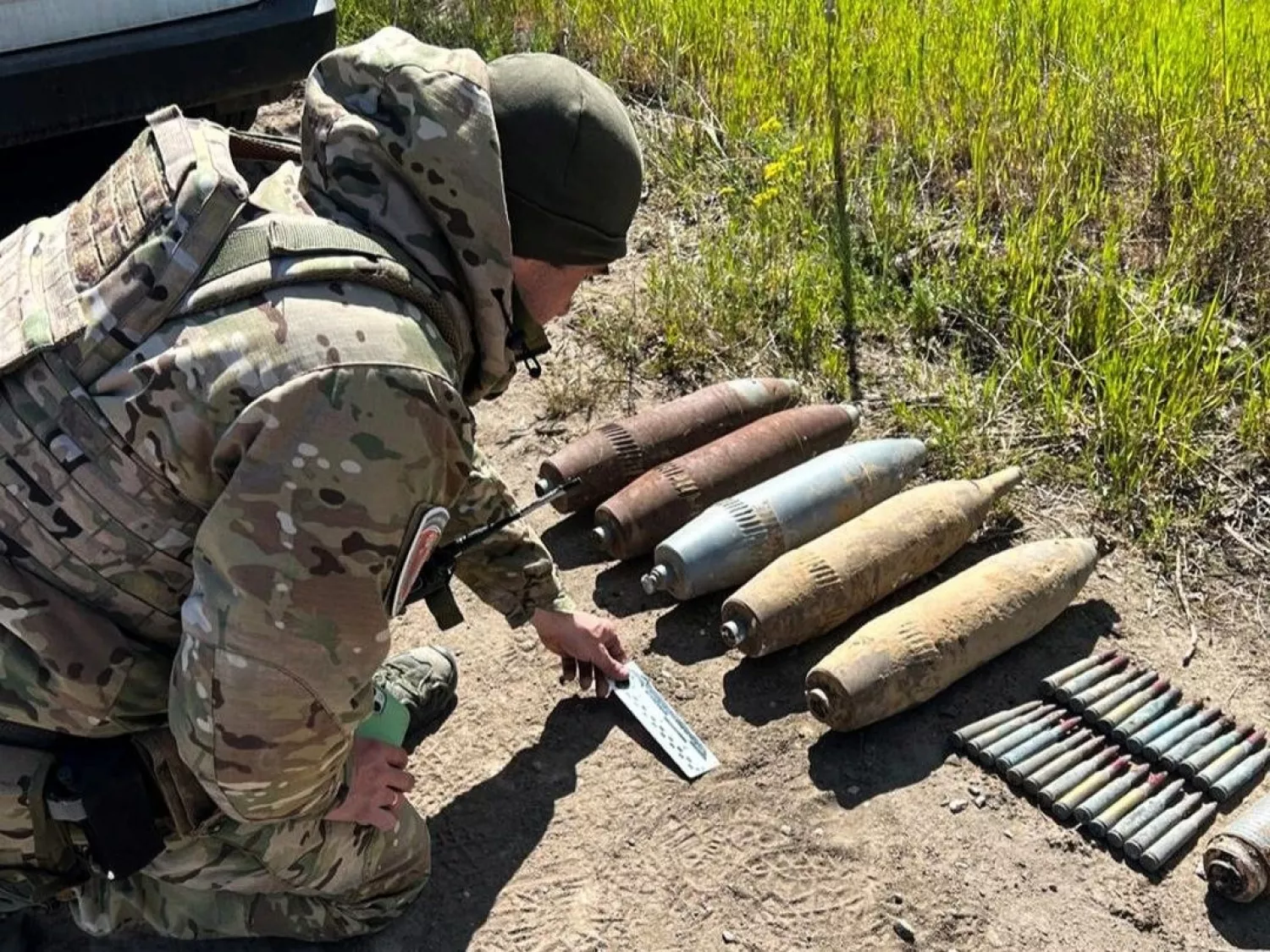 У Баштанському районіправоохоронці виявили у підвалі мінометні міни та авіаракету. Фото: Поліція Миколаївської області