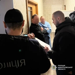 Начальниці управління фізкультури Бондаренко вручили підозру у схемі з фіктивним працевлаштуванням. Фото: ГУНП Миколаївщини