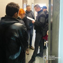 Начальниці управління фізкультури Бондаренко вручили підозру у схемі з фіктивним працевлаштуванням. Фото: ГУНП Миколаївщини