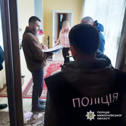 Начальниці управління фізкультури Бондаренко вручили підозру у схемі з фіктивним працевлаштуванням. Фото: ГУНП Миколаївщини