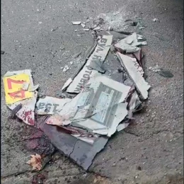 У Херсоні 3 квітня дрон РФ влучив у маршрутку. Фото: Нацполіція