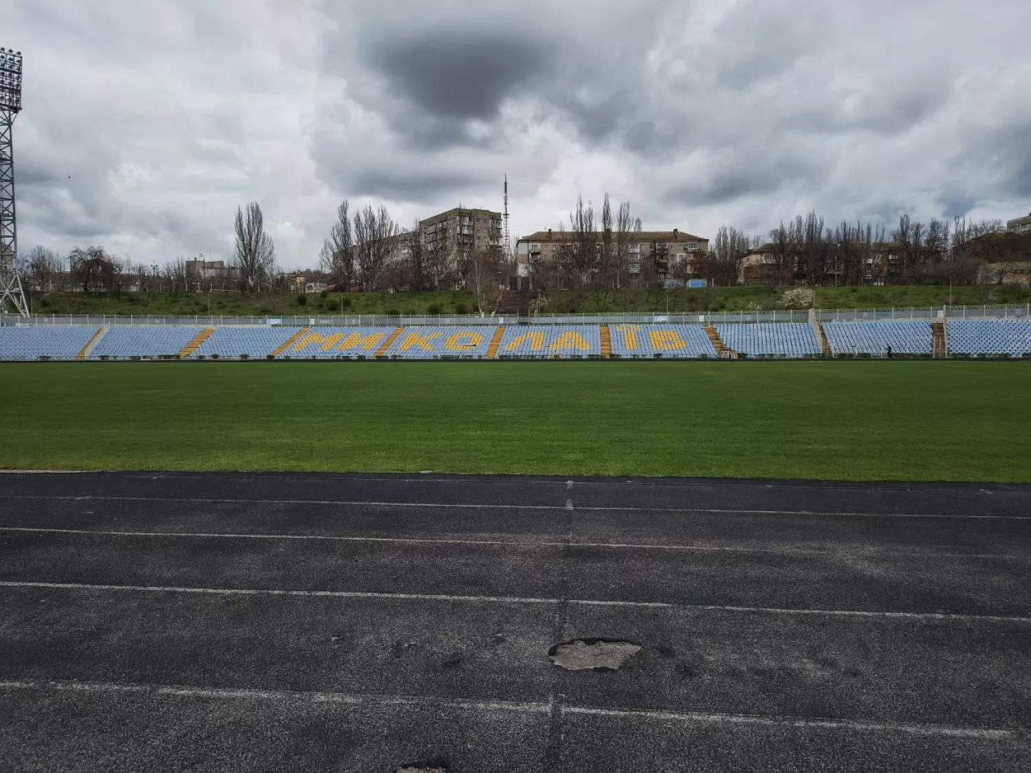 Бігові доріжки потрібно капітально ремонтувати. Фото «МикВісті»