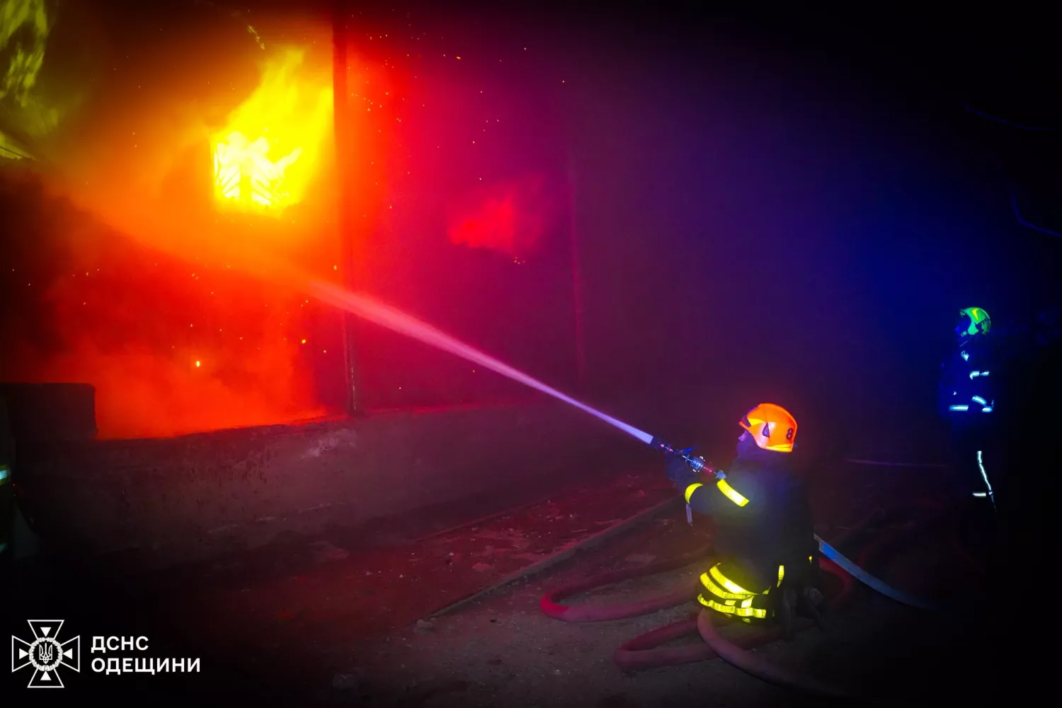 Наслідки обстрілу Одеси 30 квітня. Фото: ДСНС