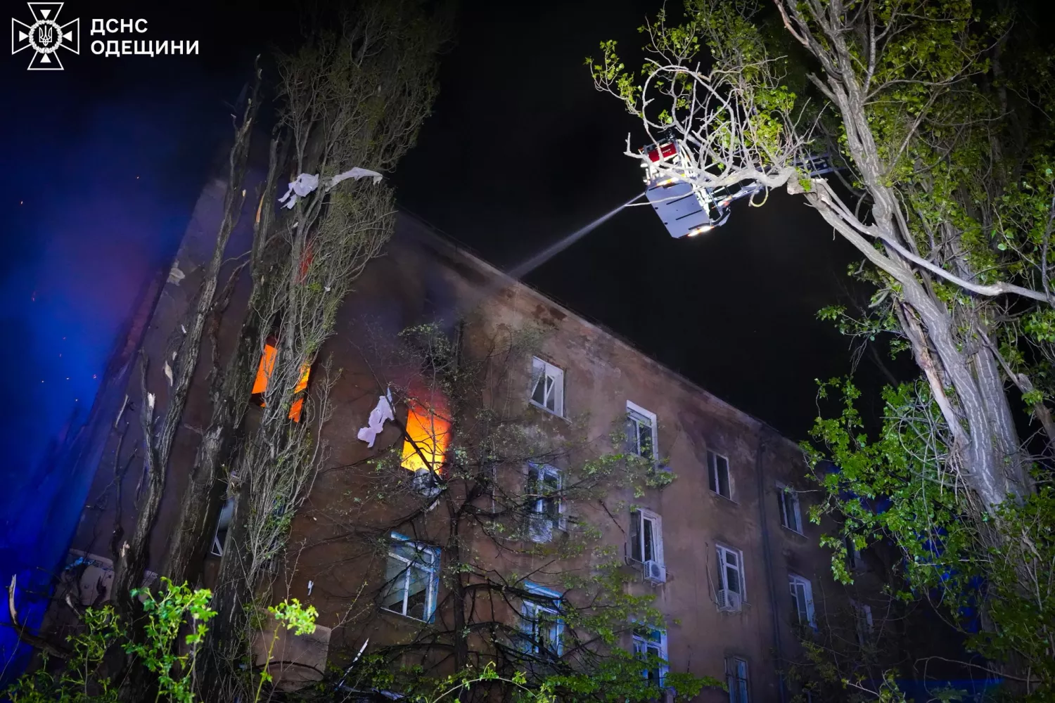 Наслідки обстрілу Одеси 30 квітня. Фото: ДСНС