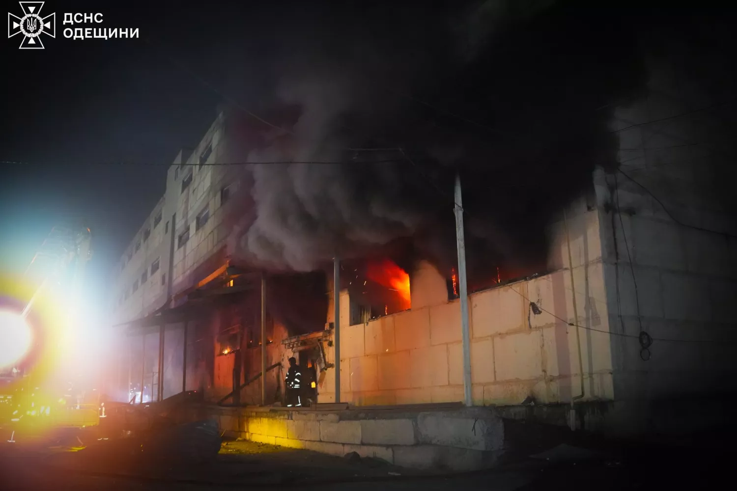 Наслідки обстрілу Одеси 30 квітня. Фото: ДСНС