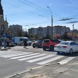 Через ДТП біля City Center рух трамваю №3 частково заблокований. Фото: НикВести