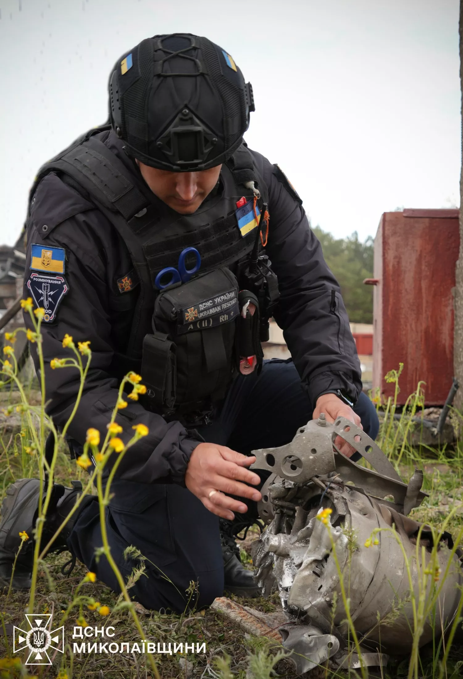 Наслідки обстрілу Миколаївщини. Фото: ДСНС