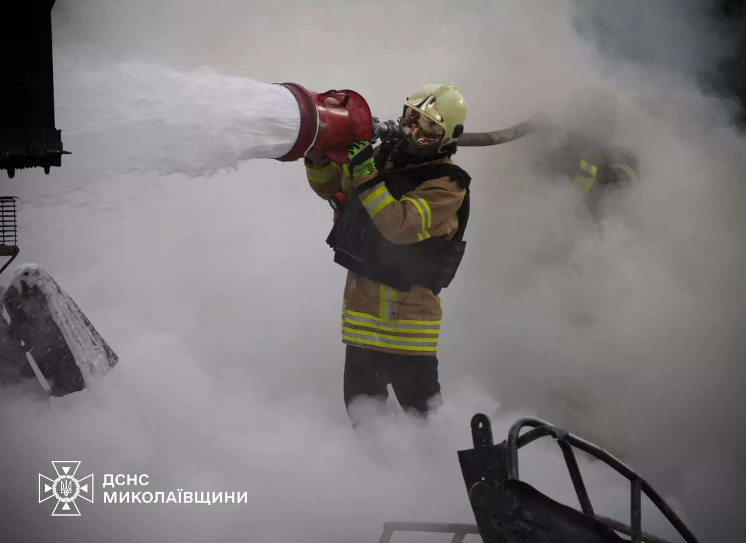 Наслідки обстрілу Миколаївщини. Фото: ДСНС