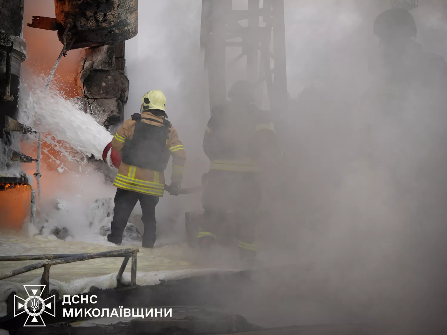 Наслідки обстрілу Миколаївщини. Фото: ДСНС