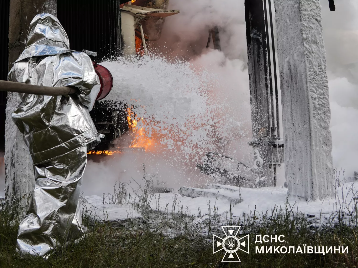 Наслідки обстрілу Миколаївщини. Фото: ДСНС