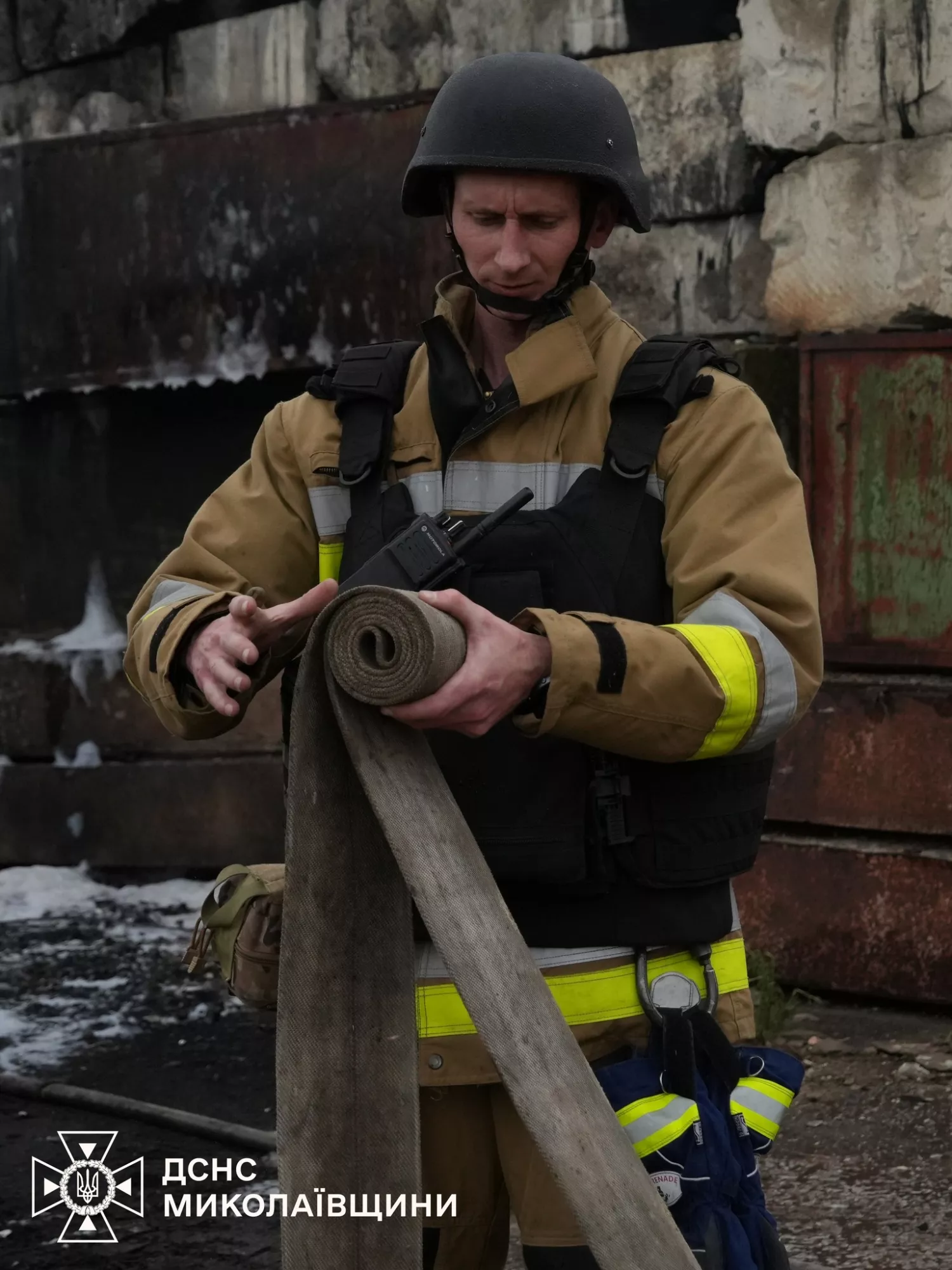 Наслідки обстрілу Миколаївщини. Фото: ДСНС