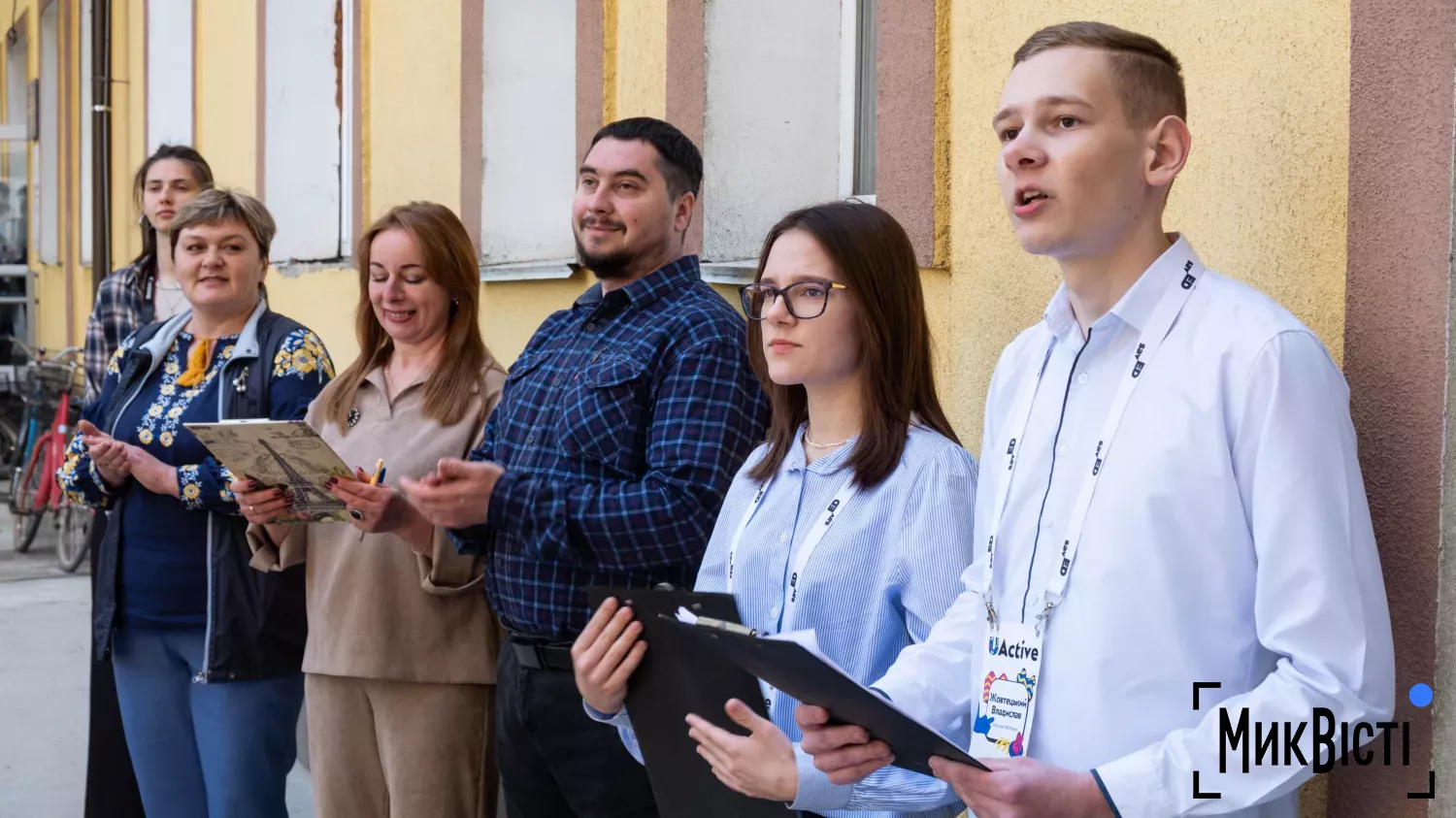 Відкриття школи у будівлі абмулаторії в селі Заводське. Фото: НикВести