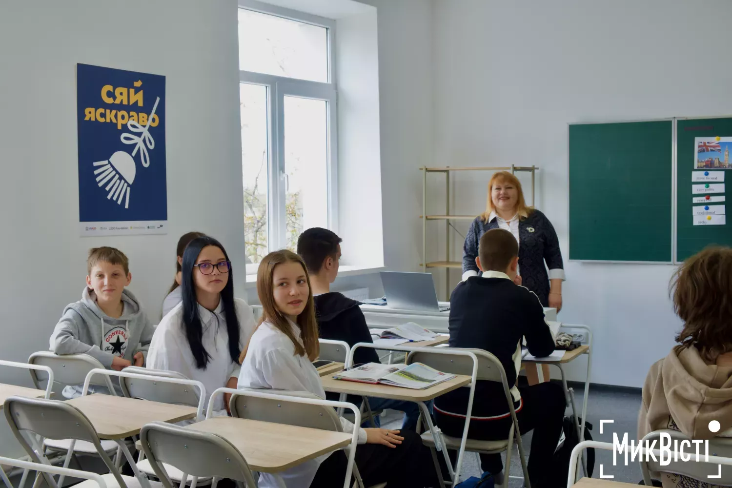 Відкриття школи у будівлі абмулаторії в селі Заводське. Фото: НикВести